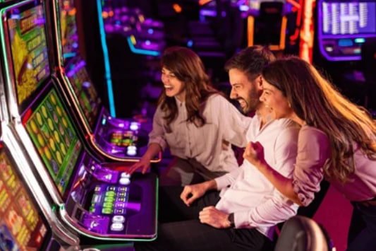 Tampilan antarmuka mpobonanza88 menampilkan menu kasino langsung, sportsbook, dan permainan slot